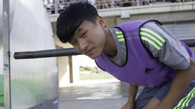 娇妻4p被3个黑人在线观看