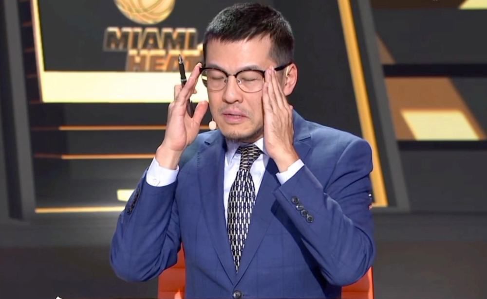 少妇无内裤下蹲露大唇92