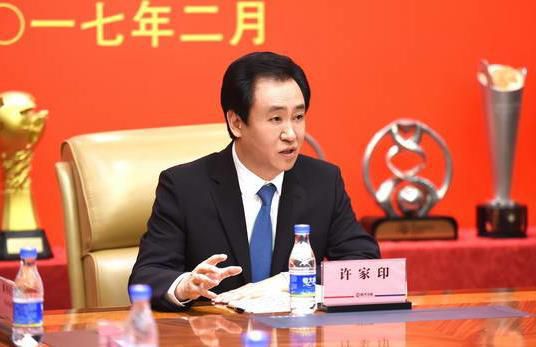 撕开露娜的乳罩慢慢揉捏